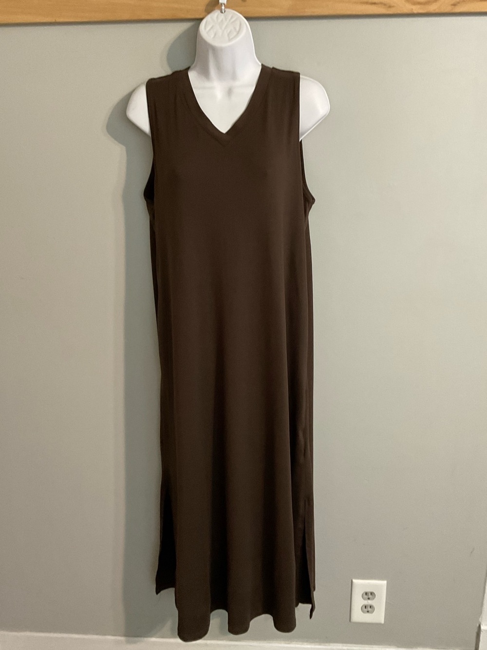 Sleeveless V-Neck Brown Stretch Knit/T-Shirt Maxi Dress - Large